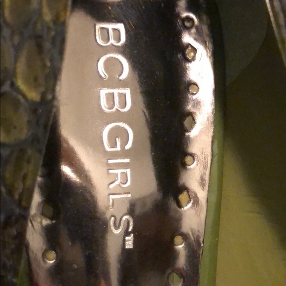 BCBGirls Leather Green Heels - Picture 5 of 8